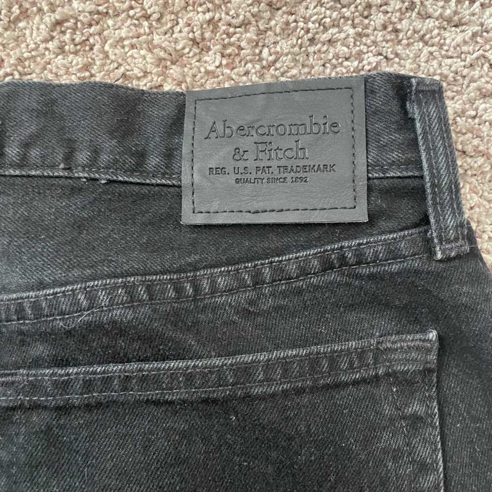 Abercrombie and Fitch 32x31 Loose Fit Jeans